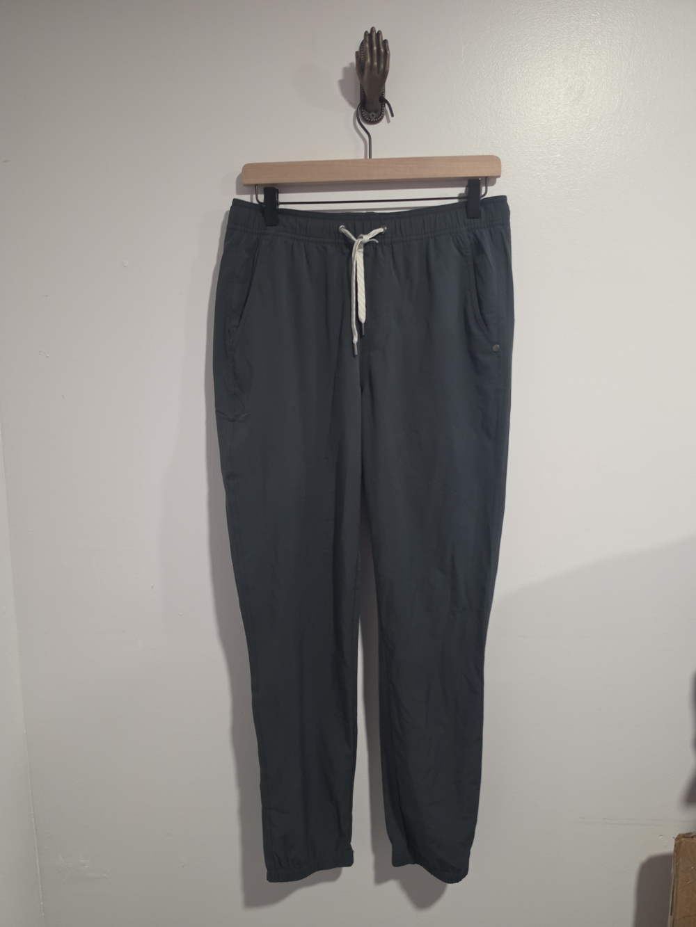 Vuori Men's Dark Charcoal Drawstring Kore Jogger Performance Pants Size Small